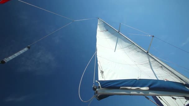 Vela flotando en el viento — Vídeo de stock