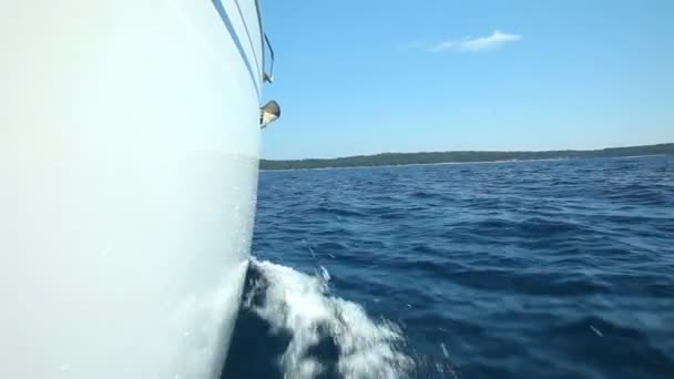 Bateau à voile en mouvement sur la mer Adriatique — Video