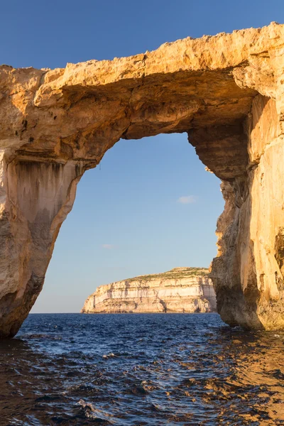 Arc naturel en calcaire sur l "île de Gozo — Photo