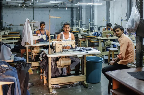 Trabajadores indios sembrando — Foto de Stock