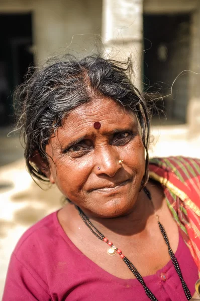 Mulher indígena de idade miggle — Fotografia de Stock