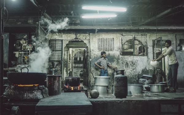 Two Indian workers in candy factory — Stock Photo, Image