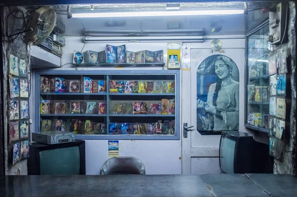 Biblioteca de vídeo vazia com filmes de Bollywood — Fotografia de Stock