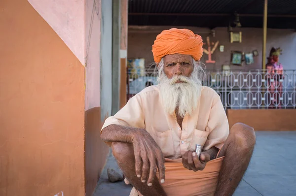 Elderly tribesman sits on ground — Stok fotoğraf