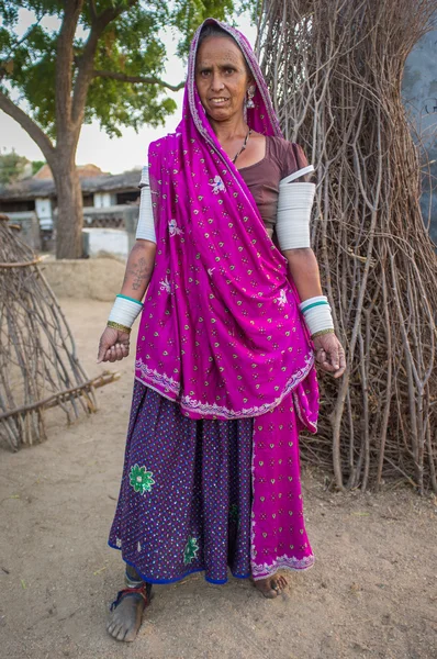 Rabari tribeswoman pposes — Stock Photo, Image