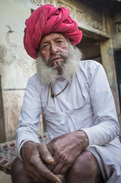 Rabari Tribesman posa — Foto de Stock