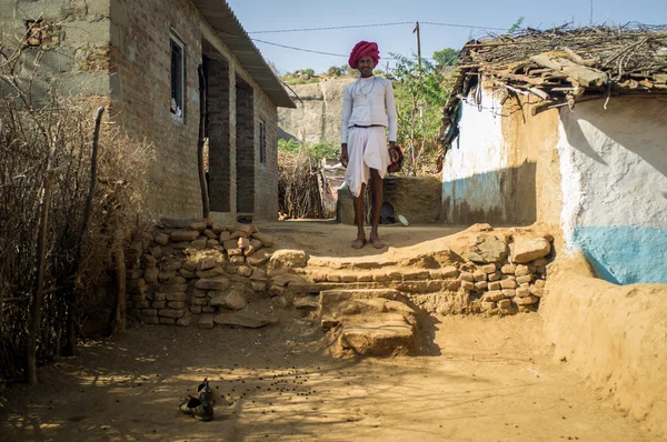 Tribesman stands in courtyard of home — Stok fotoğraf