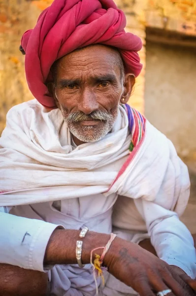 Rabari Tribesman posa — Foto de Stock