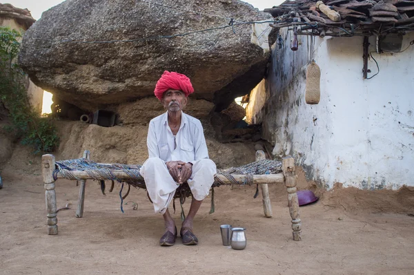 Anciano Rabari Tribesman se sienta — Foto de Stock