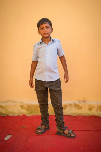 Indischer Junge posiert — Stockfoto