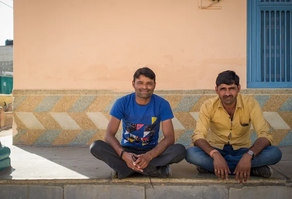 Hommes indiens modernes typiques — Photo