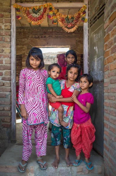 Girls  stand in doorway — Stock Photo, Image