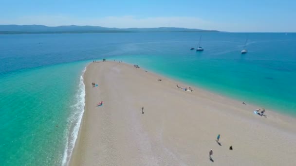 Bol Zlatni Rat Plajı — Stok video