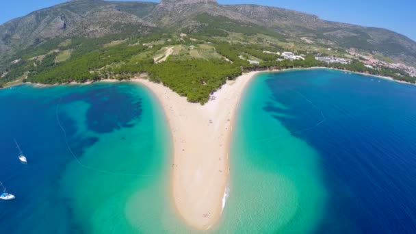 Playa, rata Zlatni, en Bol — Vídeo de stock