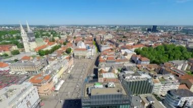 Zagrep'in Katedrali ile cityscape