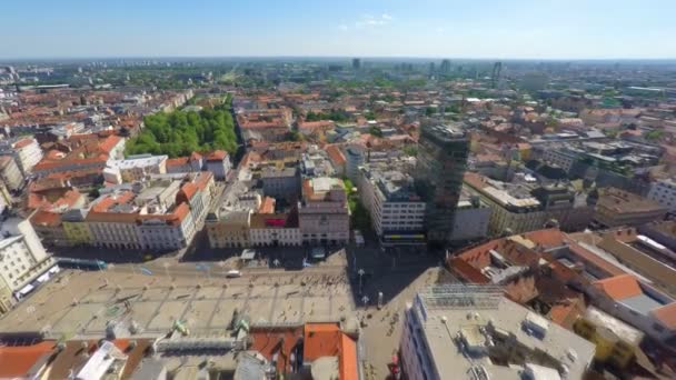 Zagreb med Ban Jelacic torget — Stockvideo