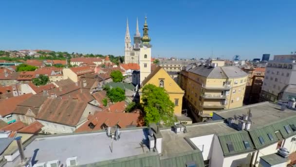 Centro de Zagreb con catedral — Vídeo de stock