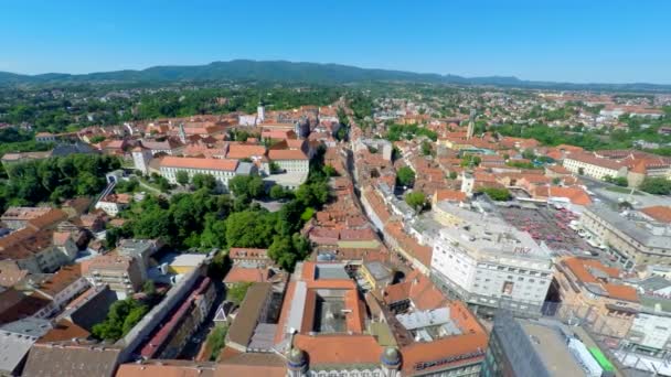 Центральный Загреб с горой Медведница — стоковое видео