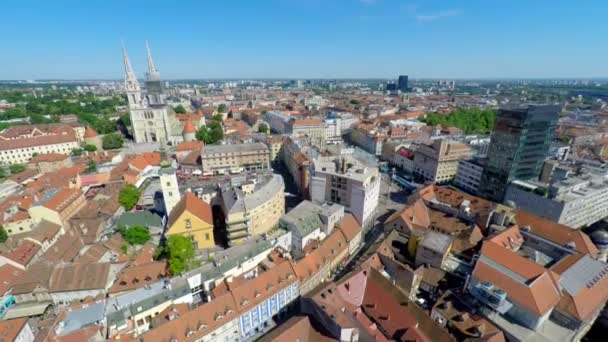 centrale de Zagreb avec cathédrale 