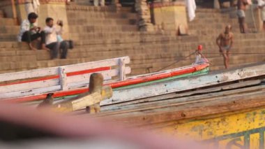 Varanasi dock, tekneler
