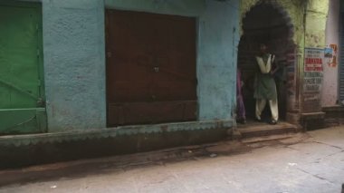 İnsanlar bir ev heyecan verici