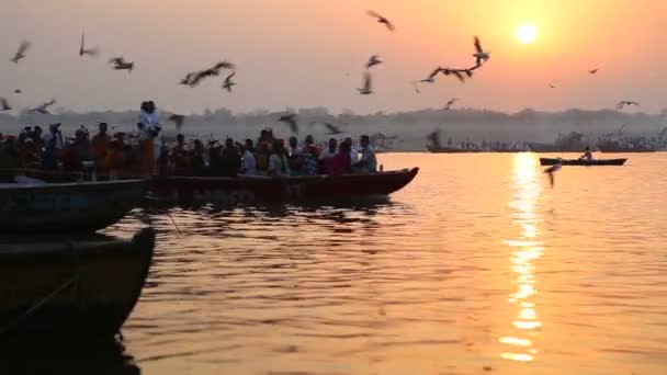 Les gens qui traversent le Gange — Video