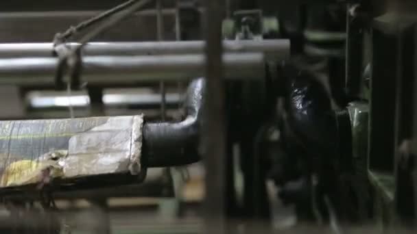 Bagian dari mesin tenun bergerak — Stok Video