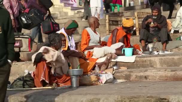 Indiens sur les ghats — Video