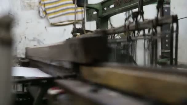 Parts of weaving machine moving — Stock Video