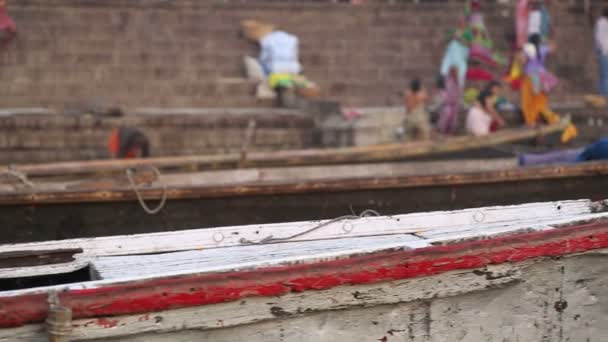 Barcos viejos en muelle — Vídeos de Stock