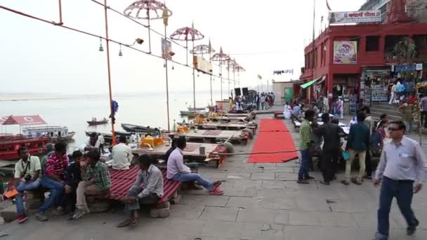 Escaliers de rue à Varanasi — Video