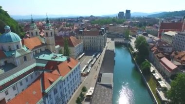 güzel nehir Ljubljanica, Slovenya.