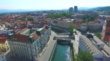 güzel nehir Ljubljanica, Slovenya.