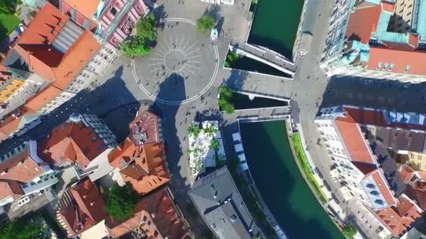 Ljubljana aan de rivier de Ljubljanica — Stockvideo