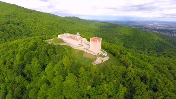 Fort Medvedgrad med skog — Stockvideo