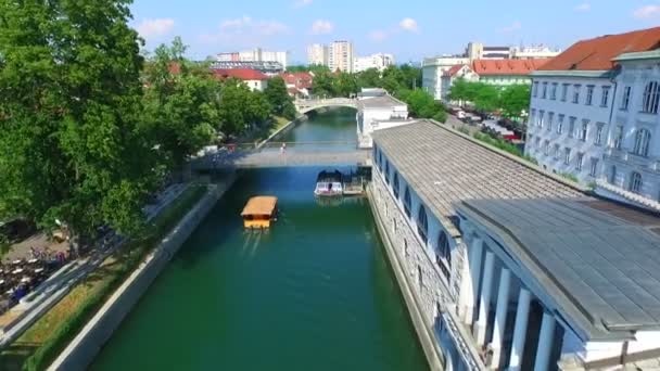 Ljubljanica 河和卢布尔雅那市 — 图库视频影像