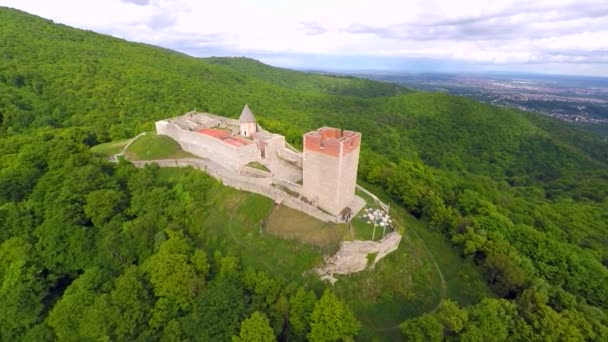 Pevnosti Medvedgrad s hora Medvednica lesní — Stock video