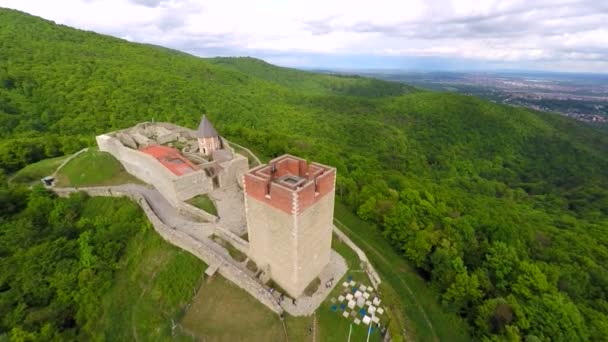 Pevnosti Medvedgrad s lesní — Stock video
