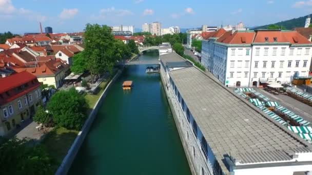 Río Liublianica y ciudad de Liubliana — Vídeos de Stock