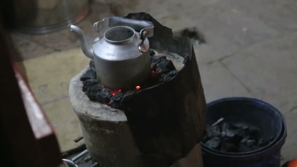 蒸汽来自锅 — 图库视频影像
