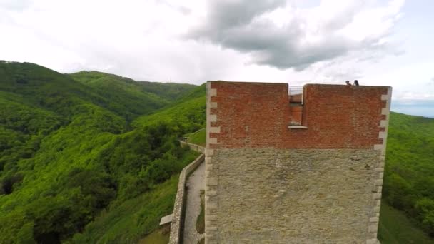 Murallas del fuerte Medvedgrad — Vídeo de stock