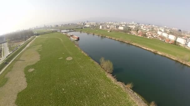 Bateaux abandonnés sur la rivière Sava — Video