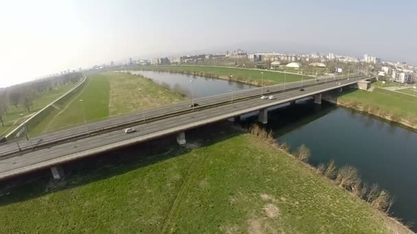河在萨格勒布萨瓦河的桥梁 — 图库视频影像