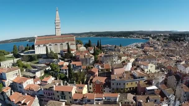 Város és a környező Rovinj tenger — Stock videók