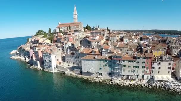 Stad en de zee rondom Rovinj — Stockvideo