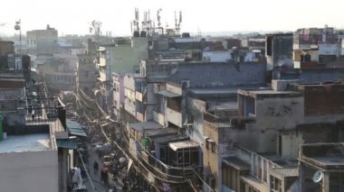 Delhi çatıları ve sokak ile