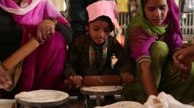 hamur hazırlama çocuk