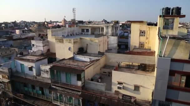 Delhi çatıları ve sokak ile — Stok video