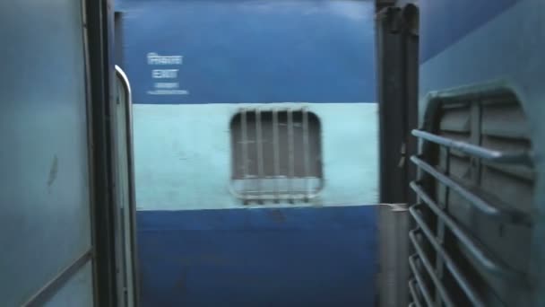 Vagones de tren desde el exterior — Vídeo de stock