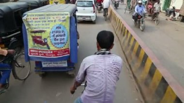 Bisiklete binen adam